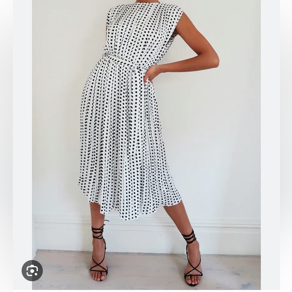 Pleated midi Dress $35 - Picture 2 of 2